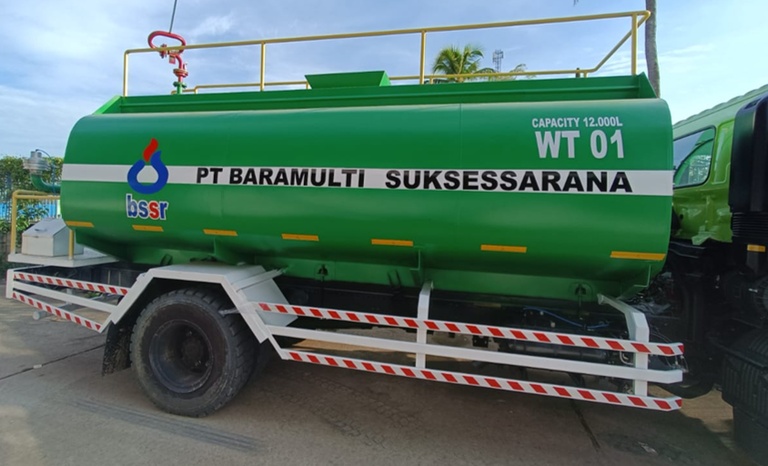 Water tank kapasitas 12.000 liter produksi PT Karya Nasional Kalimantan untuk operasional PT Baramulti Sukses Sarana