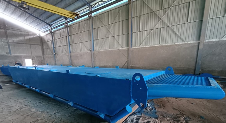 Hasil repair mini barge oleh PT Karya Nasional Kalimantan dengan perbaikan struktur dan pengecatan ulang