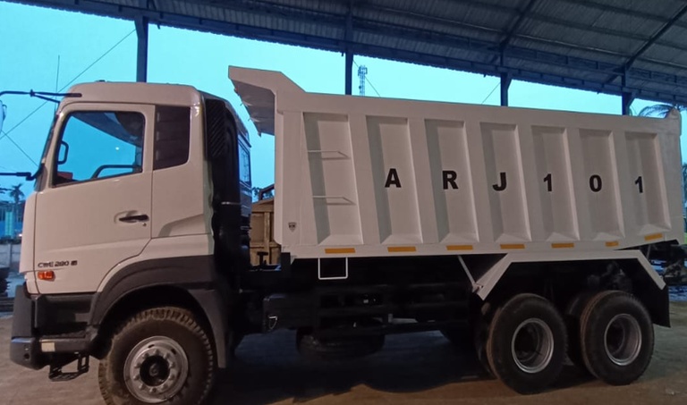 Dump vessel overburden produksi PT Karya Nasional Kalimantan dengan konstruksi heavy duty untuk hauling material