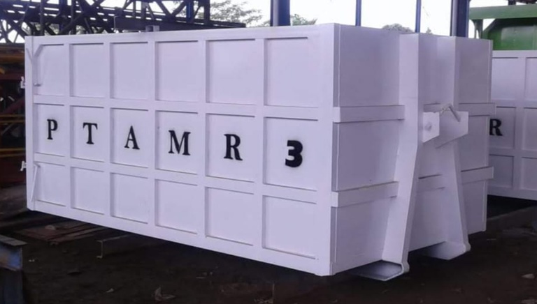 Container Box heavy-duty hasil fabrikasi PT Karya Nasional Kalimantan untuk kebutuhan industri dan pertambangan.