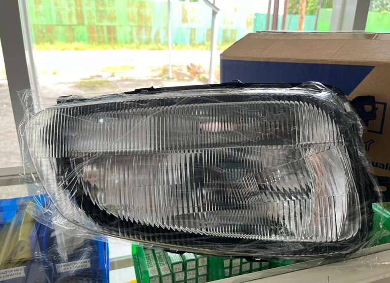 Headlamp lampu depan alat berat dan dump truck — produk sparepart Toko Mining General Sparepart.