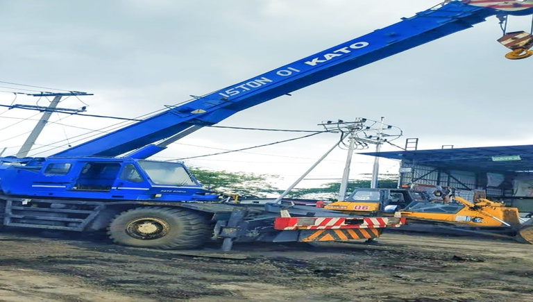 Crane 15 Ton milik PT Sarana Inti Teknik yang digunakan untuk operasional 
                dan tersedia untuk layanan rental.