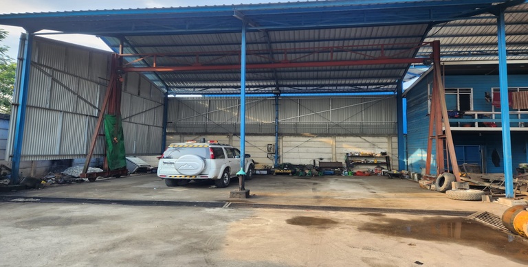 Workshop 3 PT Sarindo Utama Teknik – area bengkel mobil dan tempat maintenance armada operasional